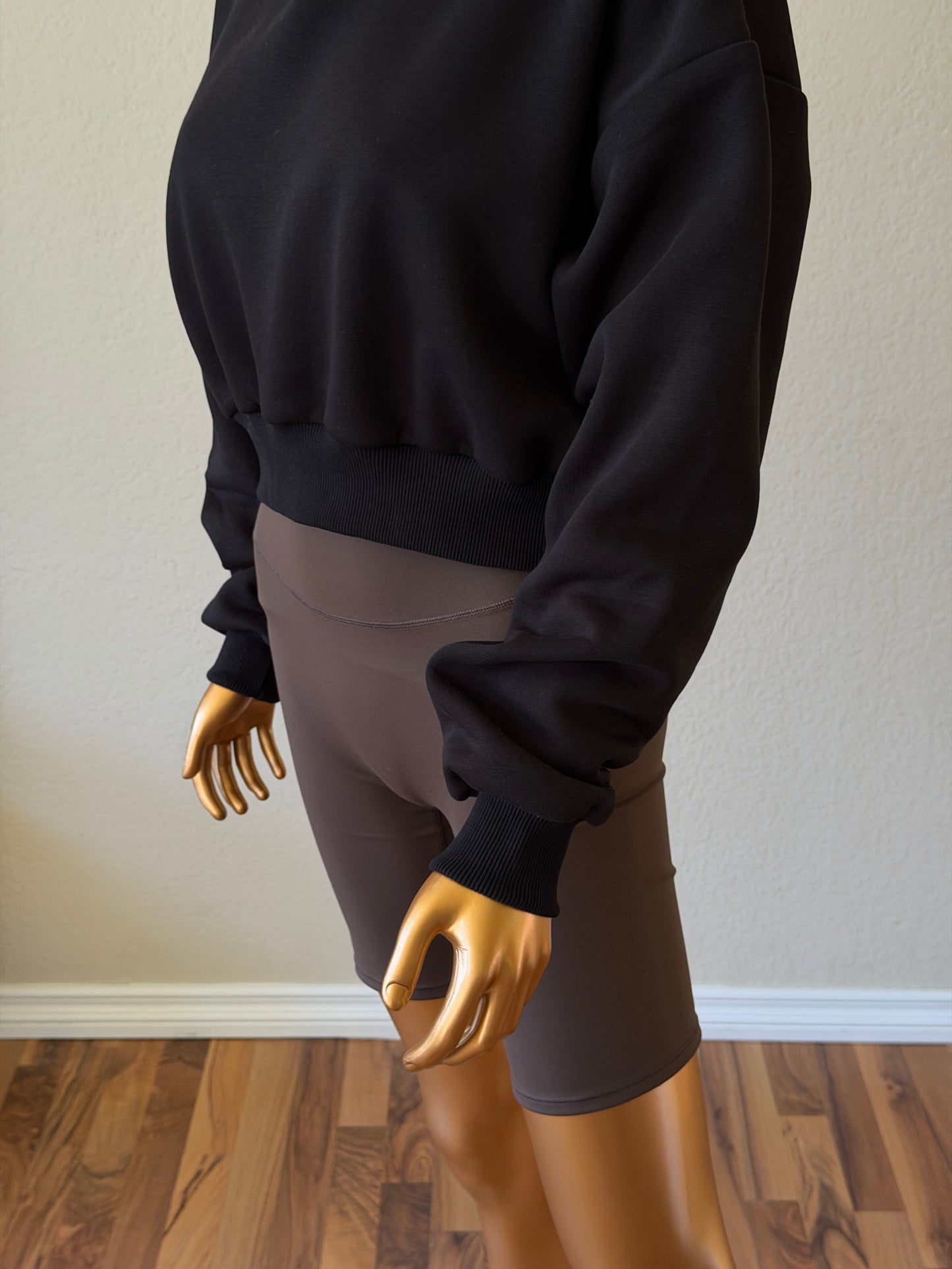 🖤 Cropped Hoodie - Soft Fleece
Interior